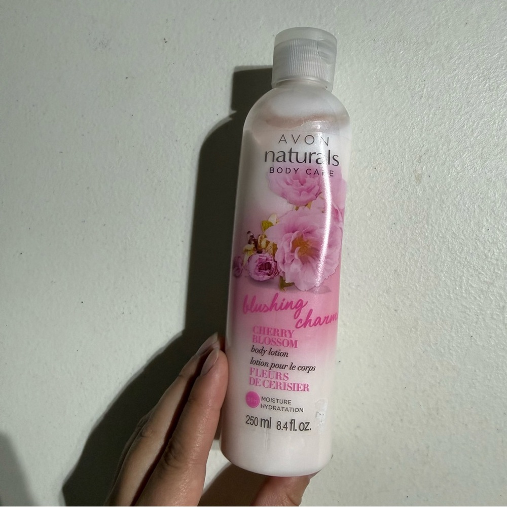 Avon Naturals Body Lotion, Blushing‎ Charme, Cherry Blossom, Sealed